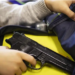 Alumno con pistola causa cierre de escuela