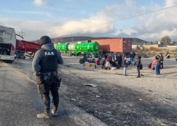 Choca autobús procedente de Texas: un muerto y 30 heridos