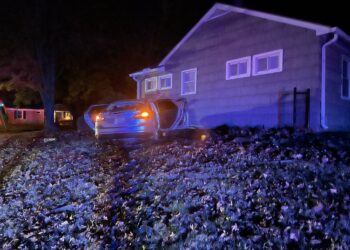 Persecución causa choque de traficante de ilegales contra casa habitación en Mission