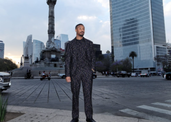 Michael B Jordan celebra su cumpleaños en México durante la alfombra roja de Creed III