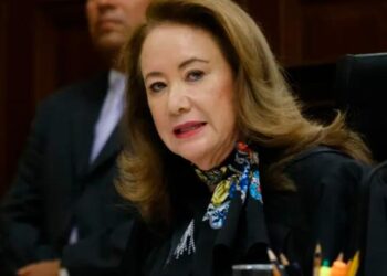 Ministra Yasmín Esquivel plagió su tesis de doctorado, asegura El País