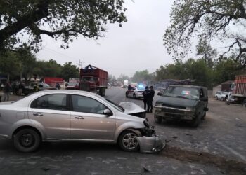 Chocan dos vehículos en la Federal 85