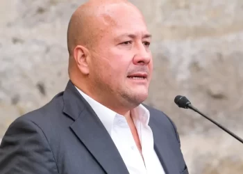 Hospitalizan al gobernador de Jalisco