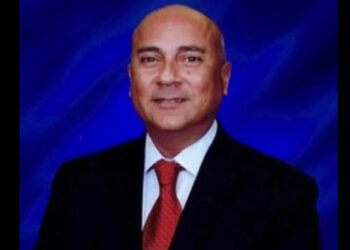 Arrestan a director de preparatoria en Hidalgo, Texas