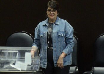 Eligen con “tómbola” a nuevos consejeros y presidenta del INE