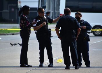 Fallecen tres niños y otras dos personas quedan heridas en Texas