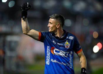 Un portero argentino anota el que podría ser el gol más lejano de la historia del fútbol&nbsp;