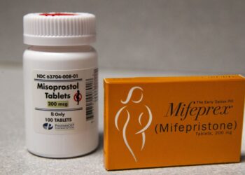 “Frena” juez aprobación de píldora para aborto