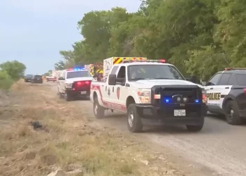 Encuentran cuerpos de migrantes en Texas