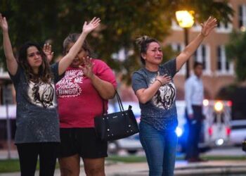 Familias de Uvalde exigen legislación estricta contra armas de fuego