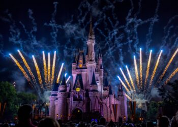 Invitan a Disney-Orlando reubicarse en el Sur de Texas