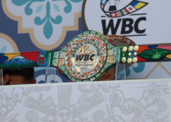 Canelo Álvarez vs John Ryder: así es el cinturón conmemorativo que se disputarán