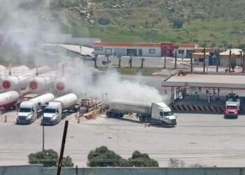 Explosión en gasera sobre la carretera Tijuana-Tecate deja 4 muertos