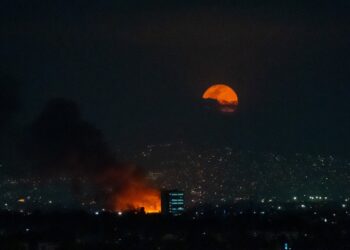 Fuerte incendio en la Central de Abastos de CDMX