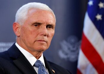 Rinde Pence testimonio en caso de asalto al Capitolio