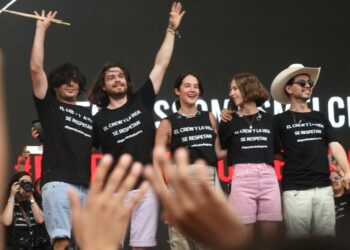 Ximena Sariñana manifestando su descontento ante la situación de violencia en Mexico