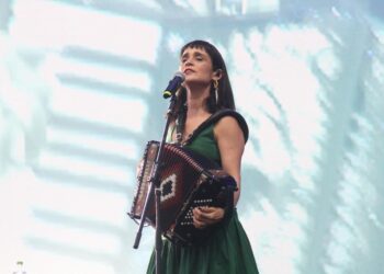 Reúne Julieta Venegas a varias generaciones