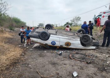 Volcadura en Xicoténcatl