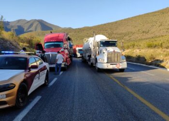 Choque de trailers en la Federal 101
