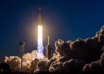 Demandan ambientalistas a FAA por fallas en lanzamiento de cohete