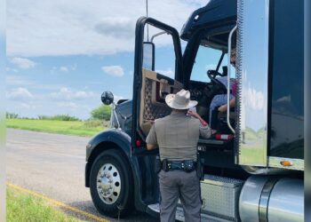 Protestan transportistas mexicanos por inspecciones “completas” de gobierno texano