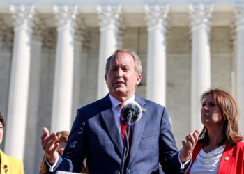 Nombran panel legislativo que presentará evidencia contra Paxton