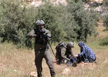 Envía Abbott más militares a la frontera con México