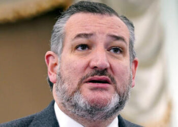 Ted Cruz llama “invasión” a ola migratoria en Texas