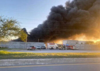 Explotan dos pipas de combustible de empresa transportista de Tamaulipas