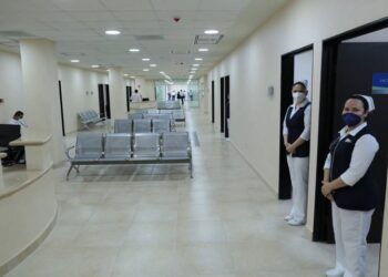 Buscan a 168 personas que se atendieron en clínicas donde inició la meningitis