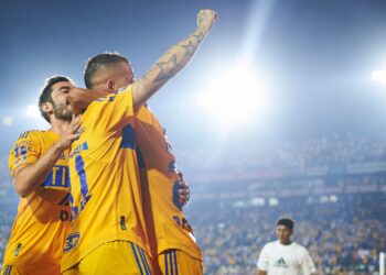 ¡Facilito! Tigres apaleó a Toluca en el Volcán y pinta para semifinalista
