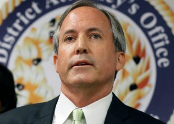 Comité Legislativo recomienda enjuiciar al Procurador de Justicia Ken Paxton