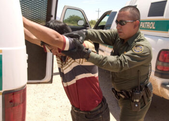 Baja 70% inmigración indocumentada por Texas