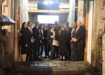 AMLO reúne a corcholatas y cúpula de Morena