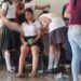 Decenas de alumnos se desmayaron por golpe de calor