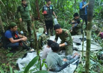 Esta vez no es un error: hallan vivos a los 4 niños perdidos en la Amazonia