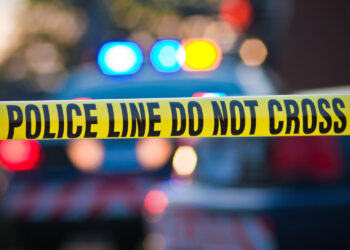 Hombre muere atropellado por un automóvil mientras cruzaba en Boca Chica