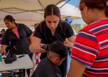 Vecinos del Fraccionamiento Ángeles reciben apoyos