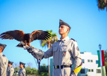 Se gradúan alumnos de primaria y secundaria del Colegio Militarizado CALMECAC
