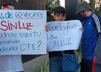 Vecinos del sur de Monterrey bloquean nuevamente avenida Garza Sada por falta de luz