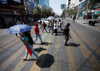 ¿Casi mil muertes por golpe de calor? Funcionarios de NL se contradicen sobre cifra