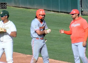 Firma con los Nacionales