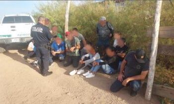 Encuentran migrantes en vehículo clonado de la Patrulla Fronteriza