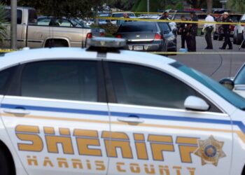 Rescatan cuerpos de 2 niños ahogados en Texas