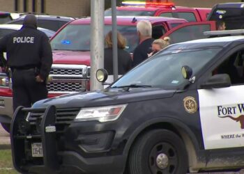 Tiroteo en Texas deja al menos 8 heridos y 3 muertos