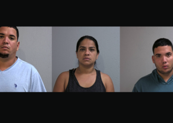 Detienen a banda de polleros en Texas