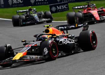 “Checo” Pérez terminó segundo en el GP de Bélgica ante un imparable Max Verstappen