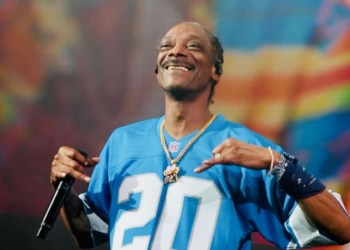 Snoop Dogg dona 10 mil dólares a una mujer de 93 años que está a punto de perder su casa