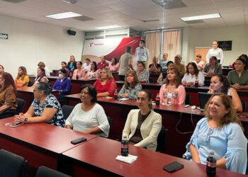 Imparten plática para ayudar a prevenir el cáncer de mama