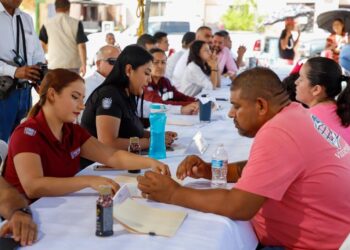 Acuden 400 vecinos de Fraccionamiento Halcón por diversos beneficios